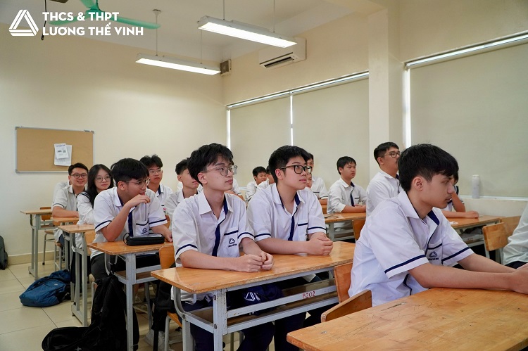 dong phuc hoc sinh truong luong the vinh