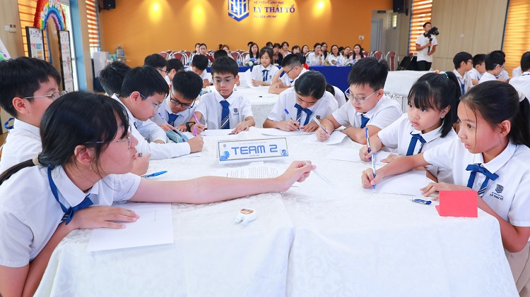 dong phuc truong ly thai to