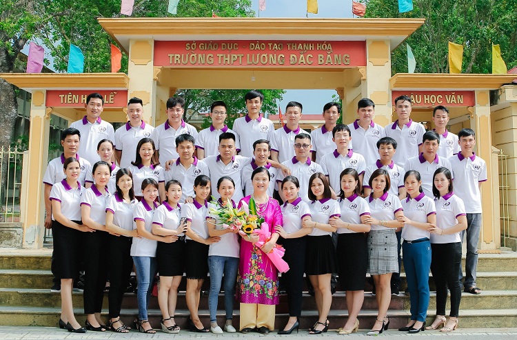 dong phuc hop lop dep