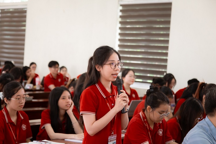 dong phuc dai hoc ngoai thuong