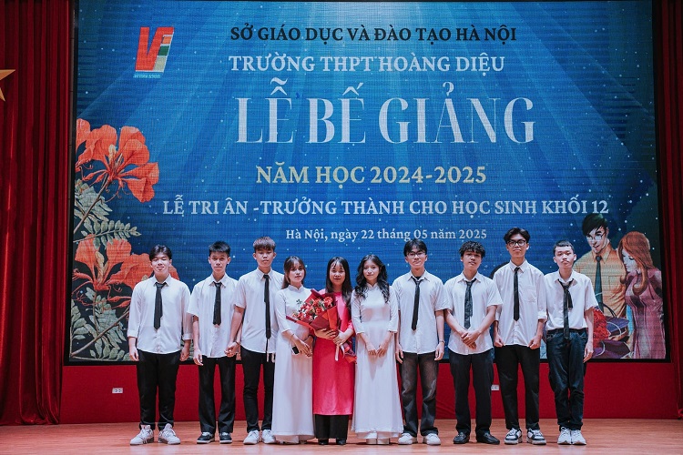 dong phuc truong THPT hoang dieu